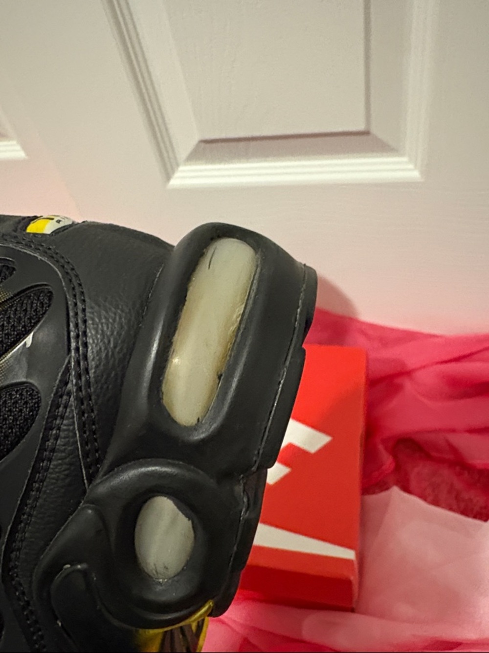 Nike Grade School Air Max Plus- Black and Yellow size 4Y - Picture 6 of 16